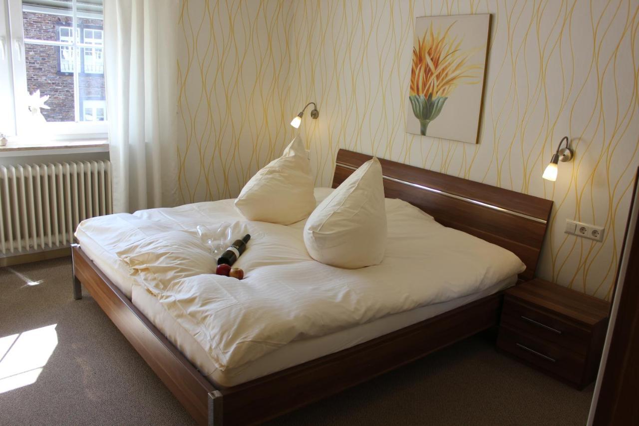 Hotel Weinstube Bycastors Treis-Karden Esterno foto